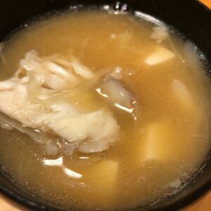 鯛の兜で味噌汁